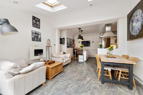 25 Dover Road, London, E12 5DZ