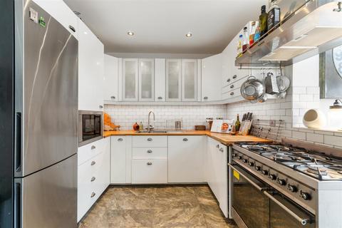 25 Dover Road, London, E12 5DZ