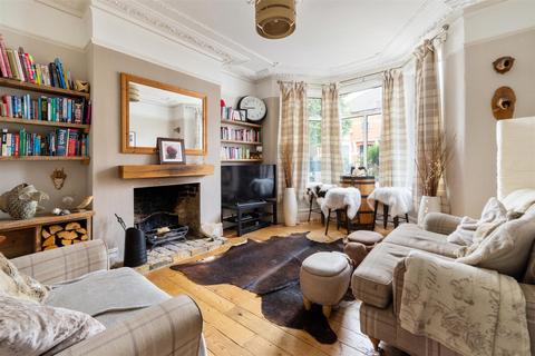 25 Dover Road, London, E12 5DZ