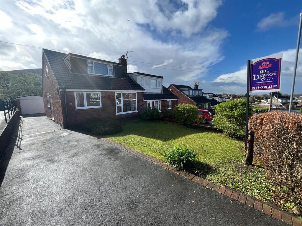 Moorgate Road, Carrbrook, Stalybridge... 4 bed house - £250,000