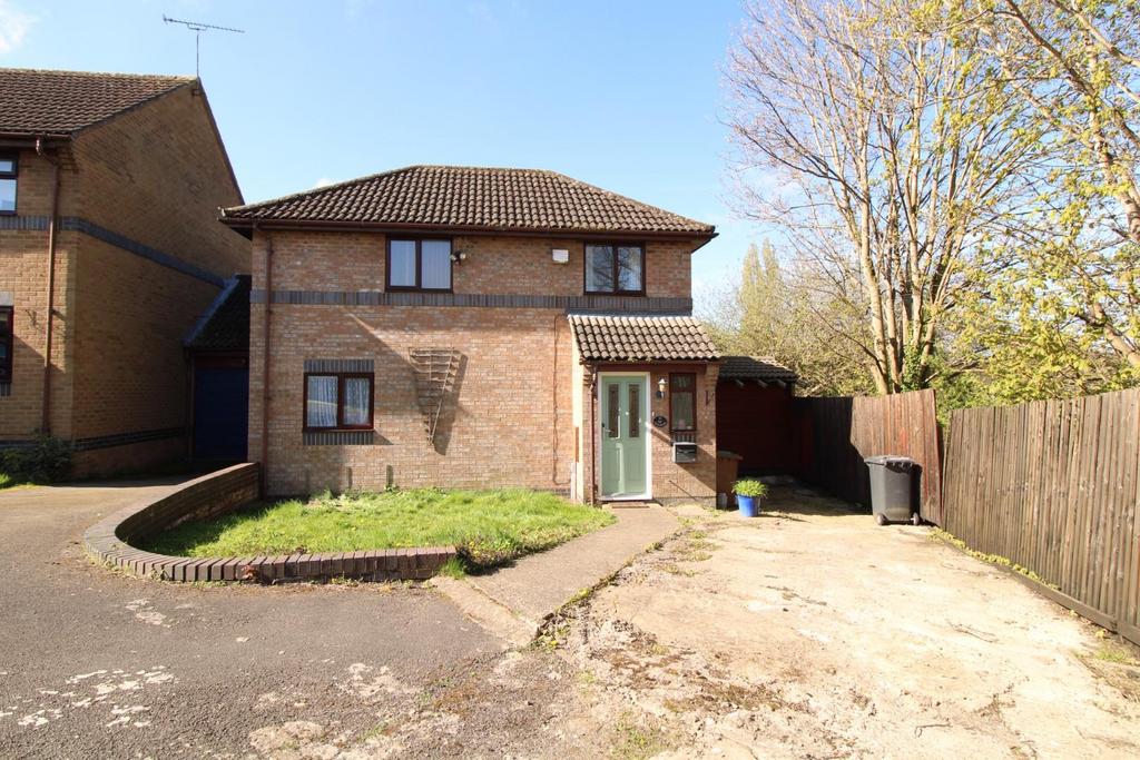 Primrose Hill, Daventry NN11 3 bed detached house £1,100 pcm (£254 pw)