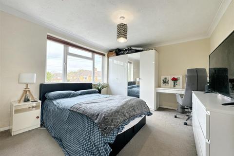 2 bedroom flat for sale, Anglesey Avenue, Farnborough