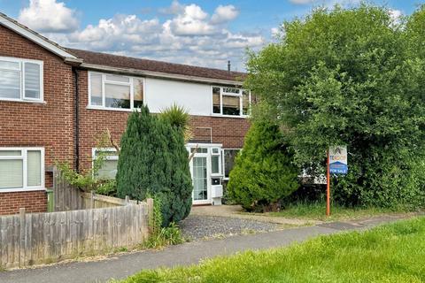 2 bedroom flat for sale, Anglesey Avenue, Farnborough