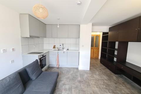 1 bedroom maisonette to rent, Ruskin Road, Carshalton, Surrey, SM5 3DD