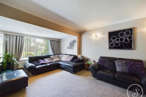 4 bedroom semi-detached house for sale, Temple Close, Leeds