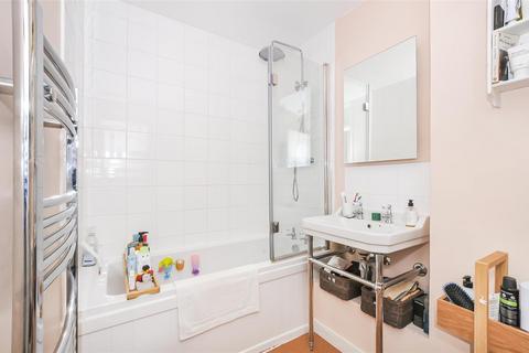 18, Howmic Court Arlington Road, Twickenham, TW1 2BD