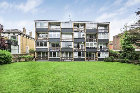 18, Howmic Court Arlington Road, Twickenham, TW1 2BD