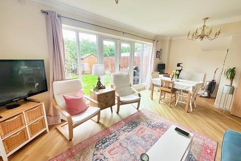 2 bedroom end of terrace house to rent, Tyhurst, Middleton
