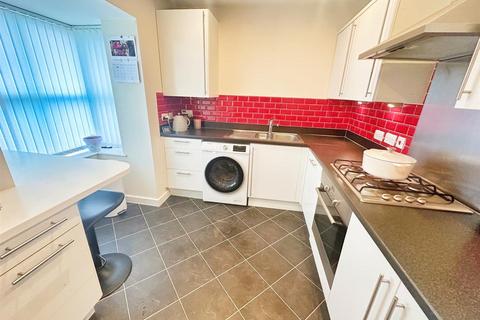 2 bedroom end of terrace house to rent, Tyhurst, Middleton