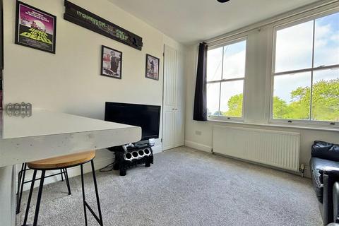 2 bedroom flat for sale, Kenilworth Road, St. Leonards-On-Sea TN38