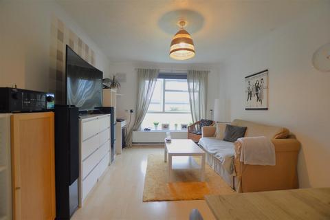 1 bedroom apartment for sale, Pennine Road, Slough, Slough