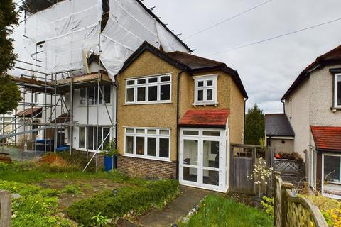 3 bedroom semi-detached house to rent, Woodlands Grove, Surrey CR5