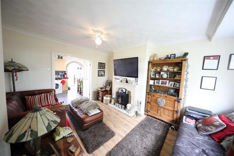 2 bedroom terraced house for sale, Sutton Road, Hull