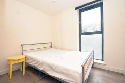 3 bedroom apartment to rent, Richmond Road, London Fields, E8