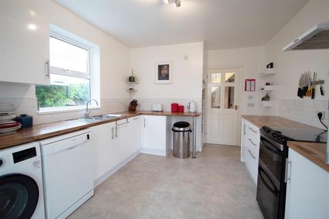 3 Underhill Crescent, Knighton, LD7 1DG