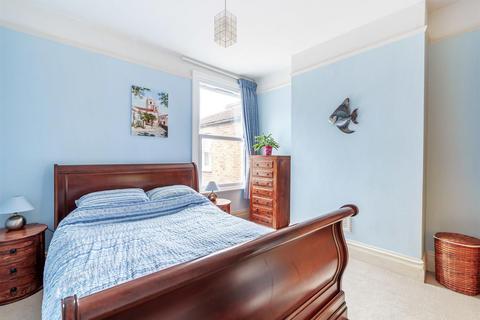 2 bedroom property to rent, Cedar Road, London NW2