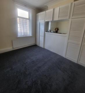 2 bedroom flat to rent, East Moffett Street, South Shields