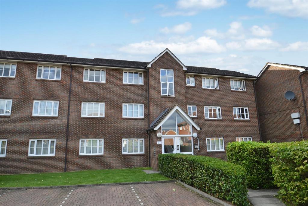 Kensington Way, Borehamwood 2 bed apartment for sale £285,000