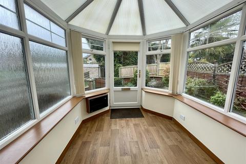 3 bedroom terraced house to rent, Huddersfield Road, Bretton, WF4 4JP