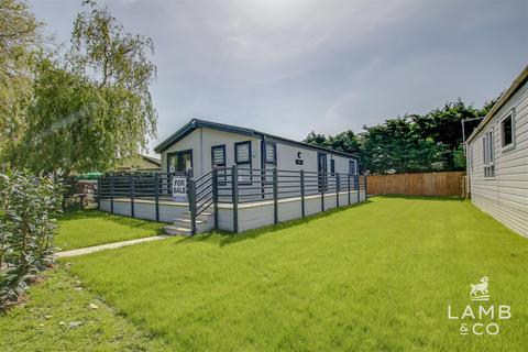 2 bedroom park home for sale, Leisure Glades Park, Clacton-On-Sea CO16