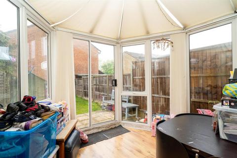 14 Gate Close, Borehamwood, WD6 5DH