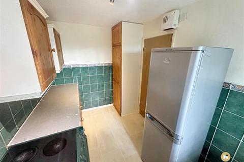 2 bedroom flat for sale, Howden Way, Wakefield WF1