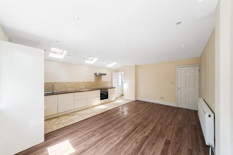 2 bedroom apartment for sale, Chingford Avenue, London E4
