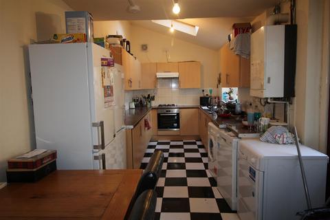 6 bedroom terraced house to rent, *£115pppw* Rothesay Avenue, Lenton, NG7 1PW