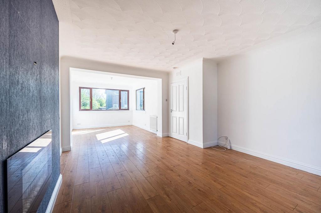 Living Room / Dining