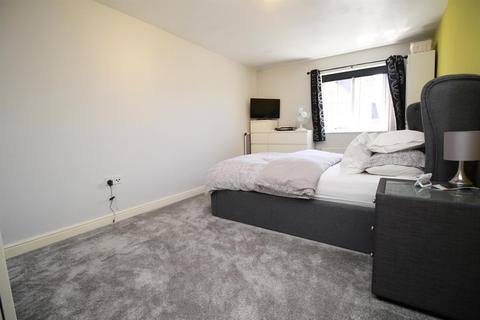 2 bedroom flat for sale, Coleridge Way, Borehamwood