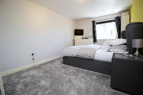 196 Coleridge Way, Borehamwood, WD6 2AT