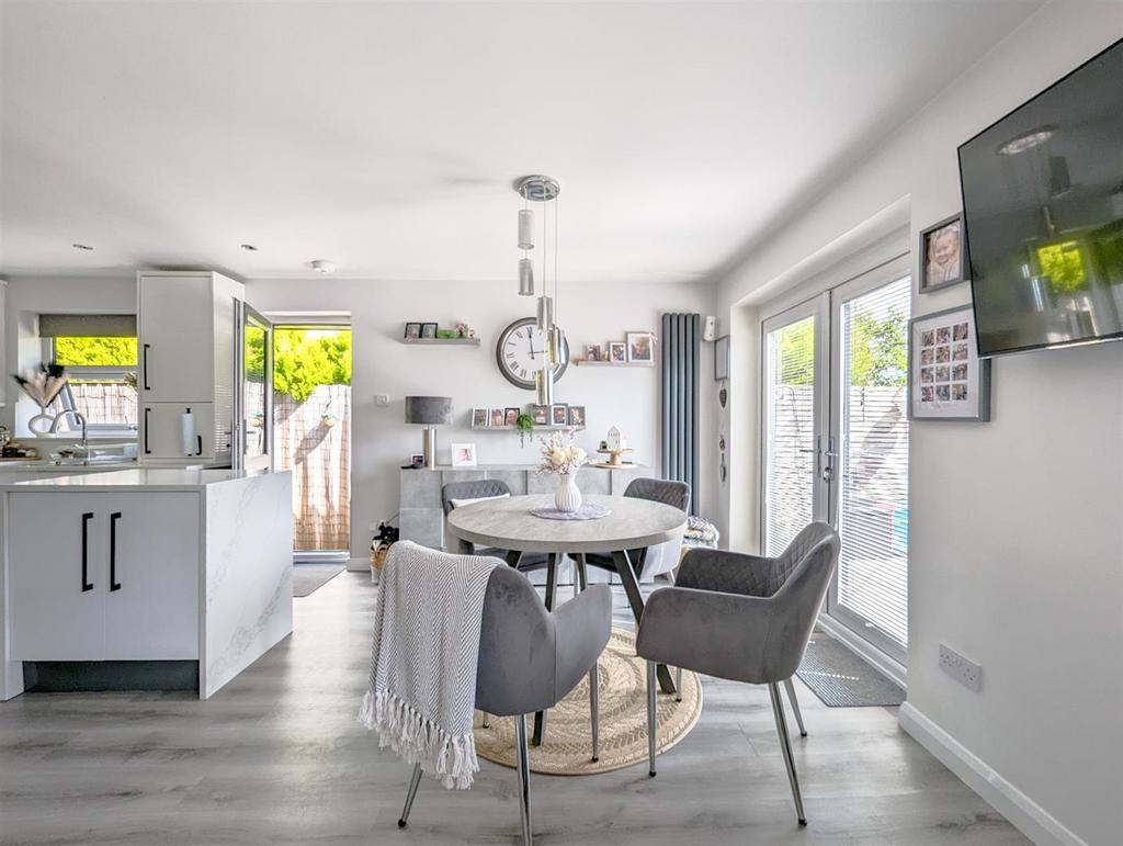 Lounge and dining area