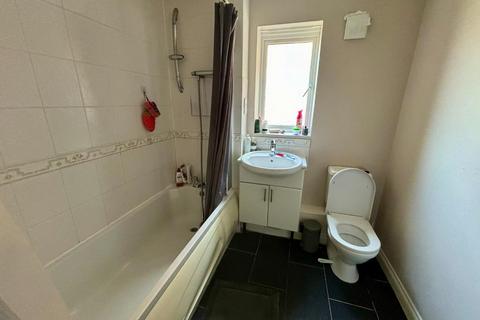 27 Brook View, Grange Park, Northampton, NN4 5DR