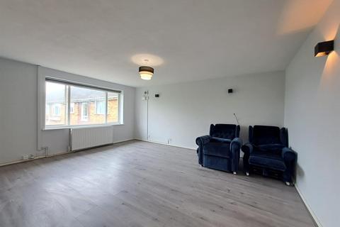 2 bedroom flat to rent, Cunningham Avenue, Enfield