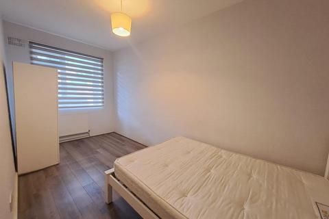 2 bedroom flat to rent, The Vale, London
