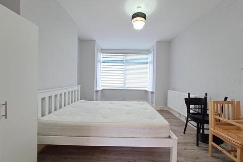 1 bedroom flat to rent, Winchester Road, London