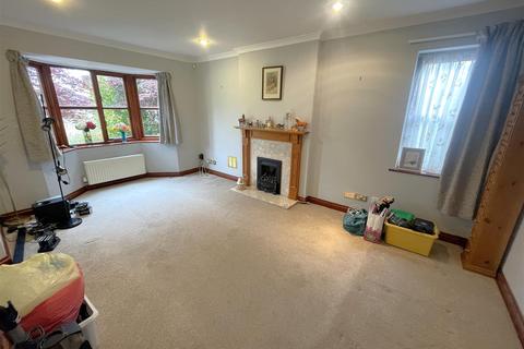 10 Meadow Breeze, Lostwithiel, PL22 0BJ