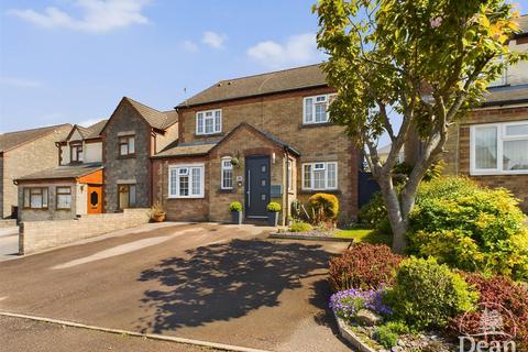 4 bedroom detached house for sale, Mount Pleasant Road, Cinderford