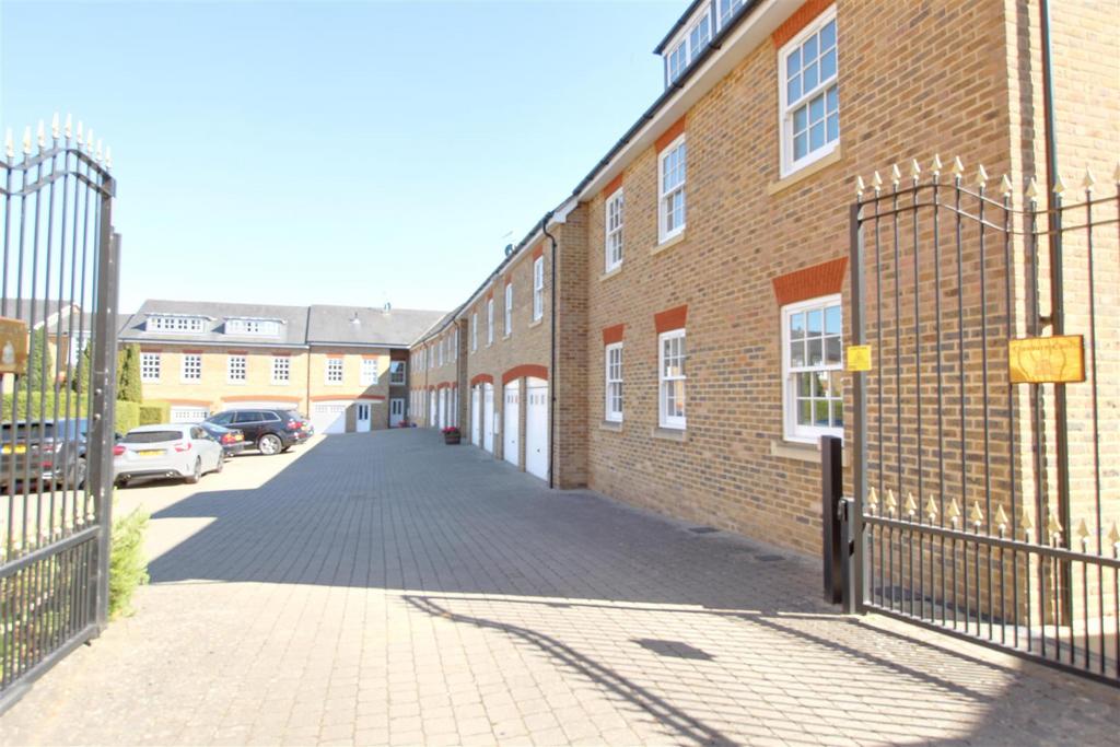 Manor Street, Berkhamsted 3 bed duplex for sale £800,000