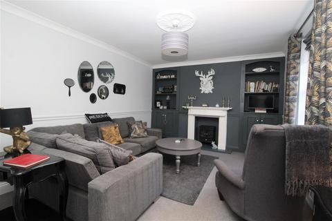 Basement Flat, 44 Bellevue Road, Ramsgate, CT11 8LA