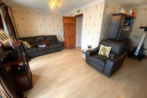 3 bedroom end of terrace house to rent, Flaxwell Court, Standens Barn, Northampton NN3