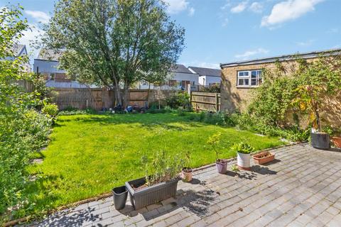 5 Blenheim Close, London, SW20 9BD