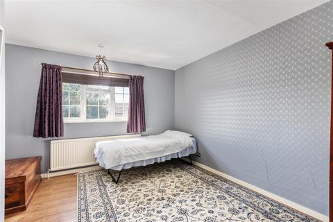 5 Blenheim Close, London, SW20 9BD