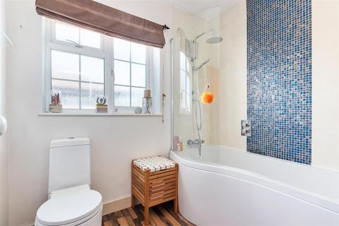 5 Blenheim Close, London, SW20 9BD