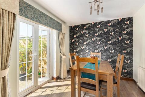 5 Blenheim Close, London, SW20 9BD