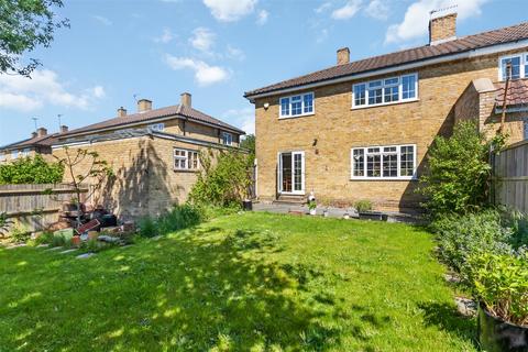 5 Blenheim Close, London, SW20 9BD