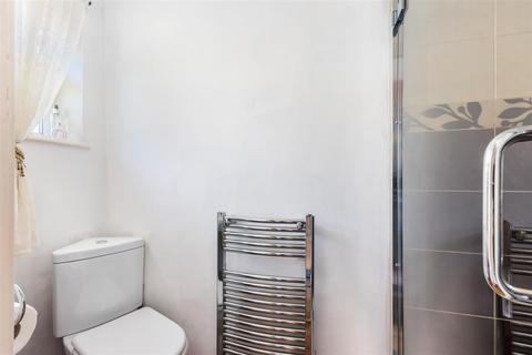 5 Blenheim Close, London, SW20 9BD