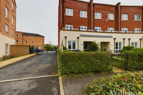 5 bedroom townhouse for sale, Nicholas Charles Crescent, Aylesbury HP18