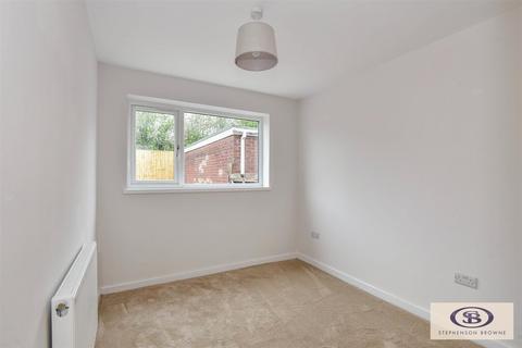 101 Derek Drive, Stoke-on-trent, ST1 6BX