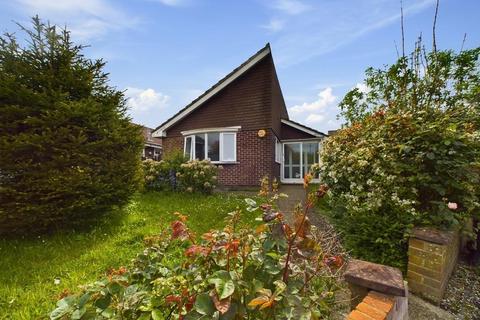 2 bedroom detached bungalow for sale, West Meads Drive, Bognor Regis